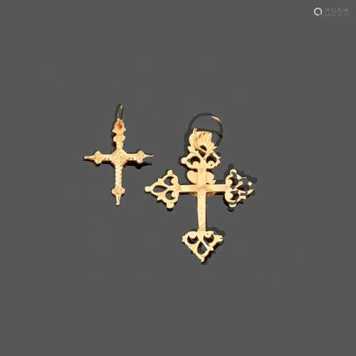 Deux croix. XIXe siècle. En or jaune 18k, une croix 