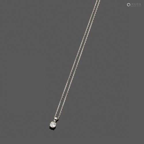 Chaîne et pendentif solitaire diamant En or gris 18k en pend...