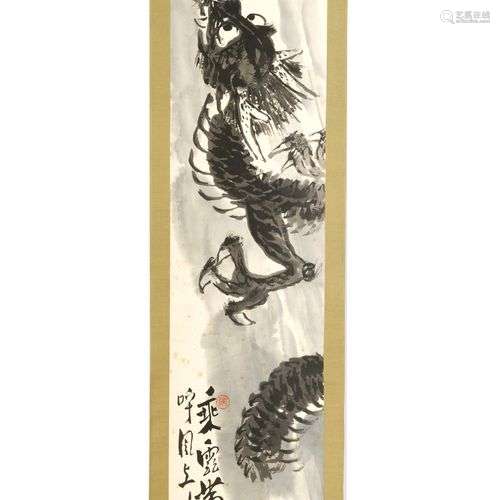 Kakemono à l’encre sur papier. Japon. A décor d’un dragon. S...