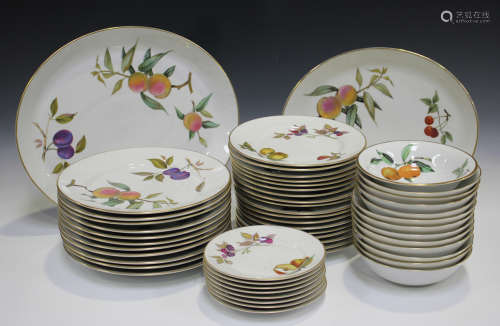 A large group of Royal Worcester Evesham pattern tablewares,...