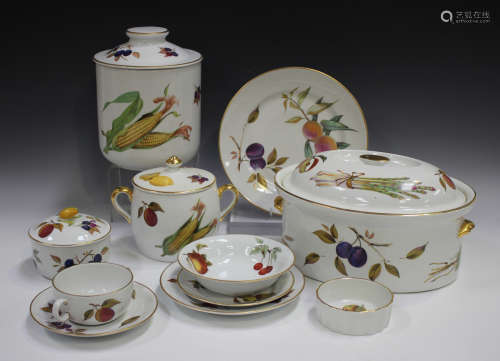 A large collection of Worcester Evesham pattern tablewares, ...