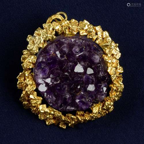 A 1970s gold amethyst druse abstract pendant.Length 7.4cms.