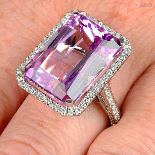 An 18ct gold kunzite and brilliant-cut diamond dress ring.Ku...