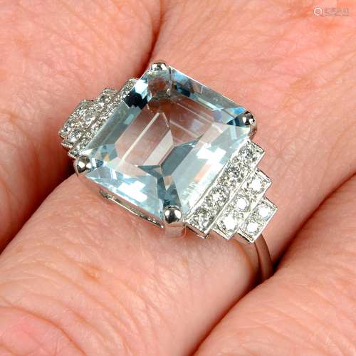 An aquamarine single-stone ring,