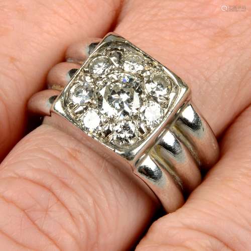 A brilliant-cut diamond cluster ring,