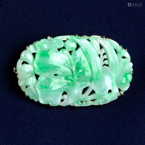An Art Deco 18ct gold carved jade brooch.Stamped 18ct.Length...