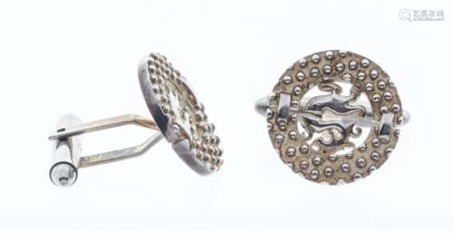 A pair of 925 silver cuff links, cast in the style of a Han ...