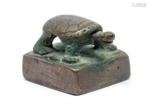 A bronze seal, cast with a tortoise standing, the seal face ...