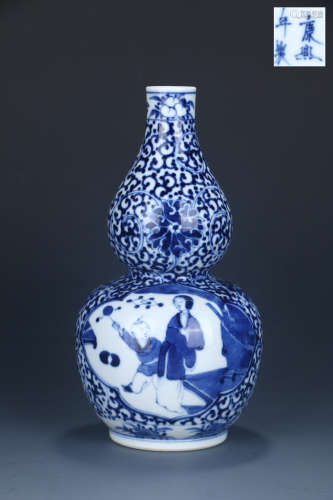 Blue-and-white Gourd-shaped Vase
