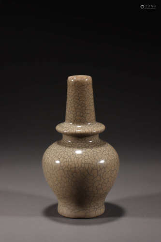 A Ge Ware Porcelain Vase