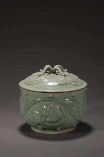 A Longquan Ware Flower Pattern Porcelain Jar