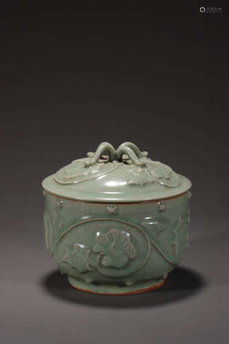 A Longquan Ware Flower Pattern Porcelain Jar