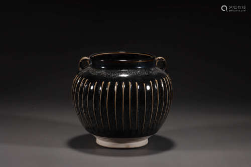 A Black Glazed Line Pattern Porcelain Jar