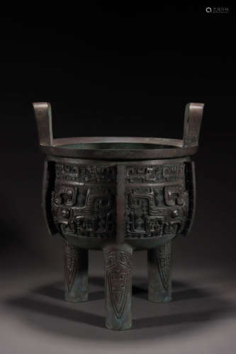 A Chinese Bronze Tripod