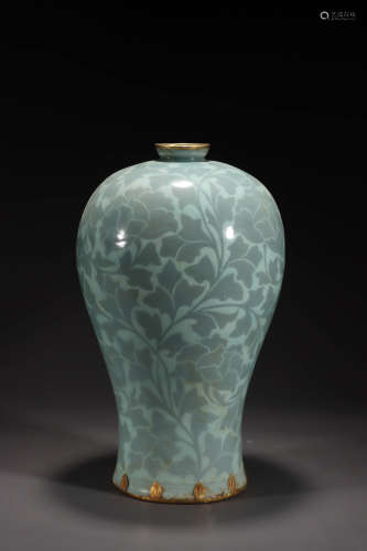A Korea Grey Glazed Porcelain Plum Bottle