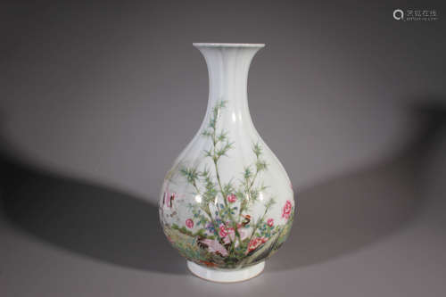 A Famille Rose Bird with Flower Porcelain Vase