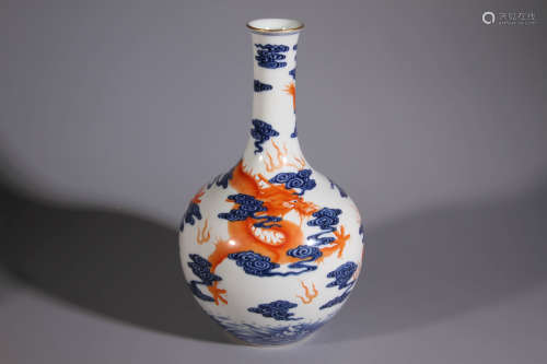 A Blue And White Dragon Pattern Porcelain Vase