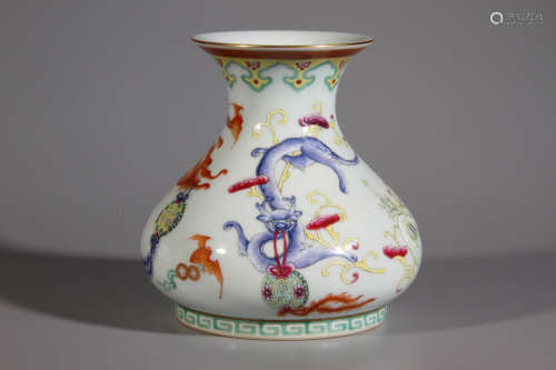 A Dragon Pattern Porcelian  Pomegranate Vase