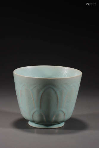 A Ru Type Lotus Pattern Porcelain Bowl