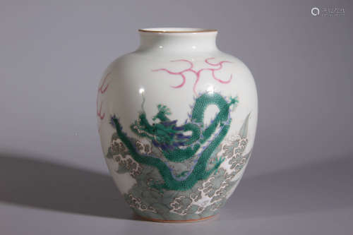 A Wucai Dragon Pattern Porcelain Jar