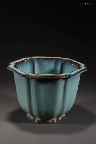A Jun Ware Porcelain Pot