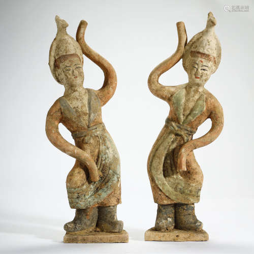 TANG DYNASTY,A PAIR OF PAINTED POTTERY FIGURES