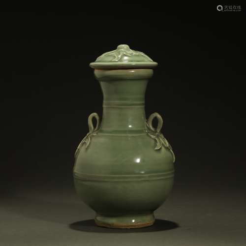 SONG DYNASTY,A RARE LONGQUAN-CELADON VASE AND COVER
