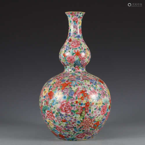 A FINE FAMILLE-ROSE DOUBLE-GOURD VASE,QING DYNASTY