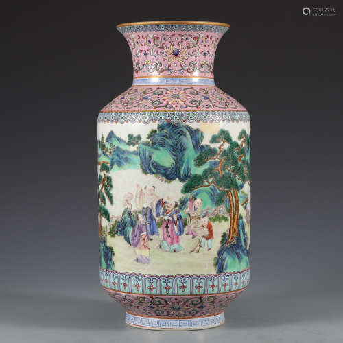 A CHINESE FAMILLE-ROSE VASE,QING DYNASTY
