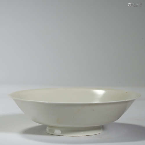 DING-TYPE MALLOW-SHAPED BOWL,SONG DYNASTY