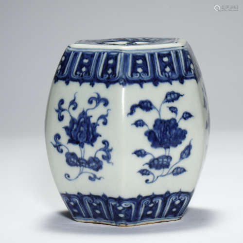 A BLUE AND WHITE GLAZED SMALL DRUM STOOL,QING DYNASTY