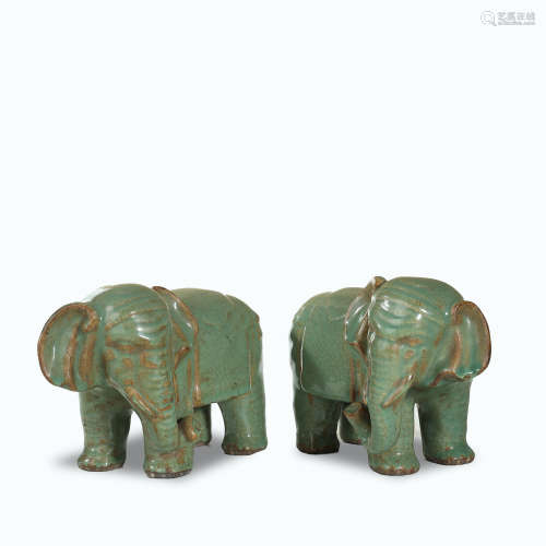 A PAIR OF GE-KILN GREEN GLAZED ELEPHANTS,SONG DYNASTY