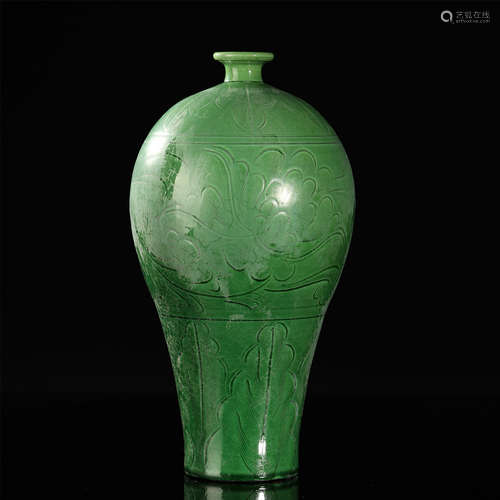 ANCIENT CHINESE, GREEN-GLAZED VASE,MEIPING