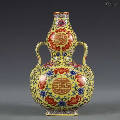 QING DYNASTY,YELLOW GROUND FAMMILE-ROSE GLAZED VASE