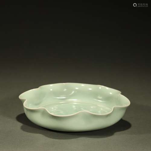 A FINE LONGQUAN-CELADON MALLOW-SHAPED BRUSH WASHER,SONG DYNA...