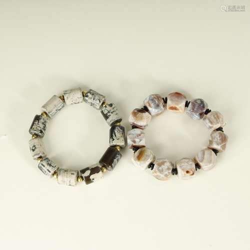 ANCIENT CHINESE,A SET OF AGATE BRACELET