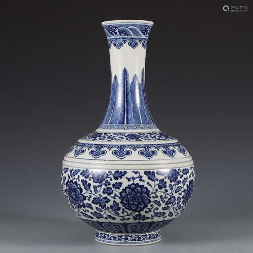 BLUE AND WHITE GLAZED VASE,QING DYNASTY