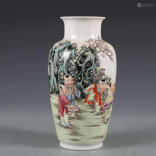 FAMILLE-ROSE VASE,QING DYNASTY