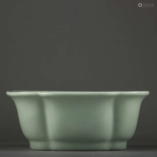 CELADON-GLAZED MALLOW-SHAPED FLOWERPOT,SONG DYNASTY