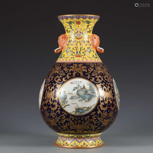 A FINE FAMILLE-ROSE VASE,QING DYNASTY