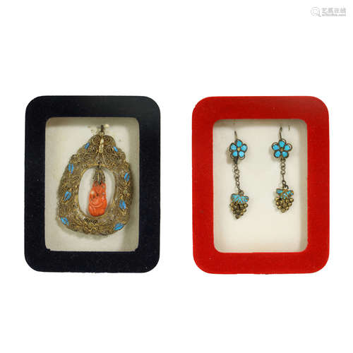 QING DYNASTY,A SET OF PARCEL-GILT SILVER EARDROPS