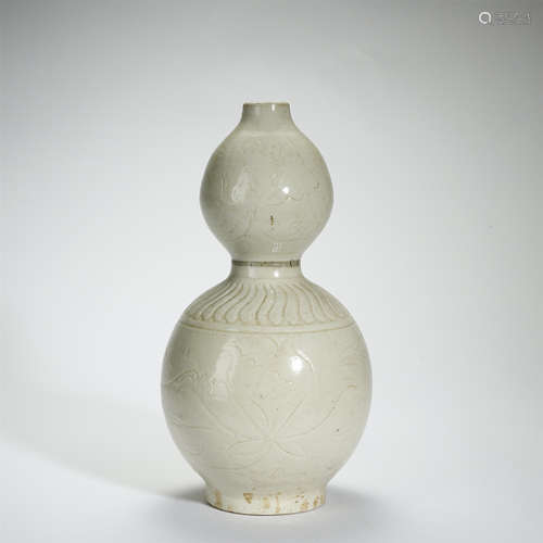 SONG DYNASTY,DING-TYPE CARVED VASE