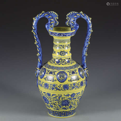 YELLOW GROUND BLUE AND WHITE GLAZED VASE,QING DYNASTY