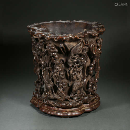 CHINESE QING DYNASTY EAGLEWOOD CARVING PEN HOLDER