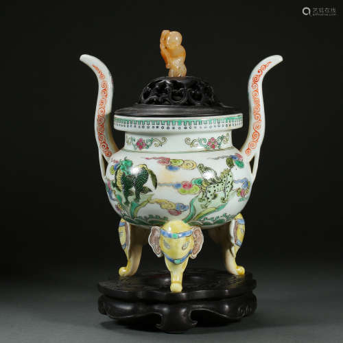CHINESE QING DYNASTY FAMILLE ROSE THREE-LEGGED FURNACE