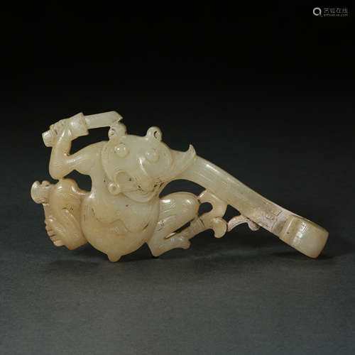 CHINESE HAN DYNASTY HETIAN JADE BEAR BELT HOOK