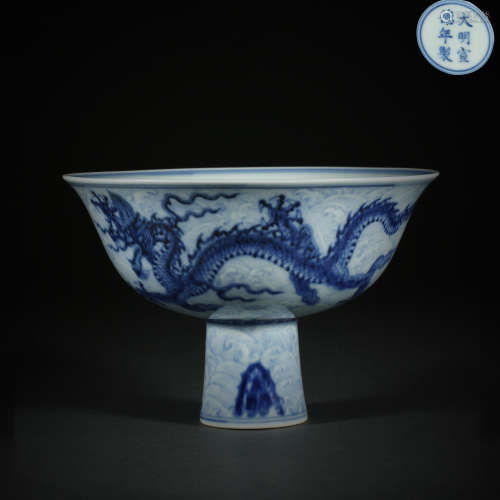 CHINESE MING DYNASTY BLUE AND WHITE GOBLET