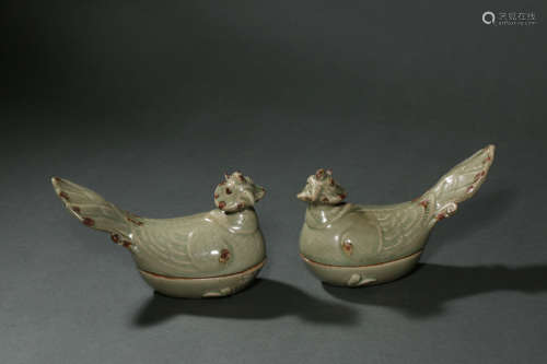 A PAIR OF YAOZHOU WARE GREEN GLAZED MANDARIN DUCK POWDER CAR...