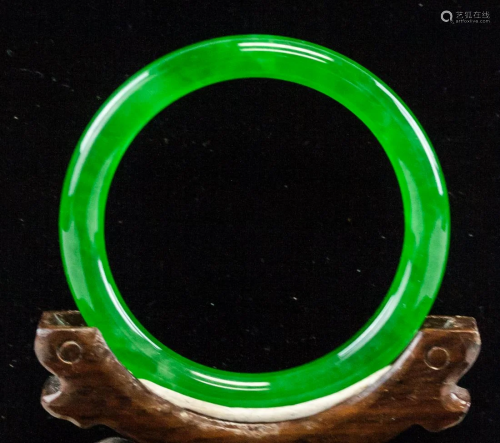 Chinese Green Jadeite Carved Bangle