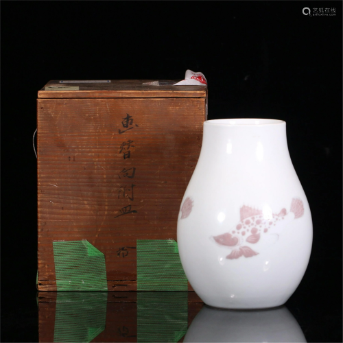 A CHINESE RED COLOR GUAN-STYLE GLAZED PORCELAIN VA…